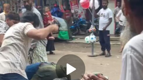 চন্দ্রগঞ্জে পেশাগত দায়িত্ব পালনের সময় সাংবাদিককে মারধরের অভিযোগ, নিন্দা | দৈনিক সময়ের নুর ডট কম